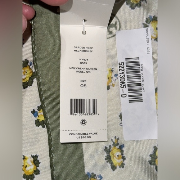 RARE Tory Burch NWT Garden Rose Print Square 100% Silk Scarf Neckerchief - Picture 3 of 7